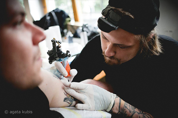 5 kph tatuaze przeciw homofobii