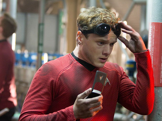 2 Anton Yelchin actor aktor W ciemno. Star Trek