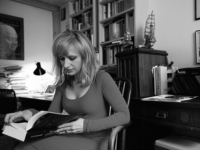 READING ROOM: JUSTYNA SOBOLEWSKA